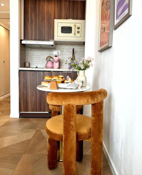 Luxury Studio Stunning Eiffel Tower Views-2
