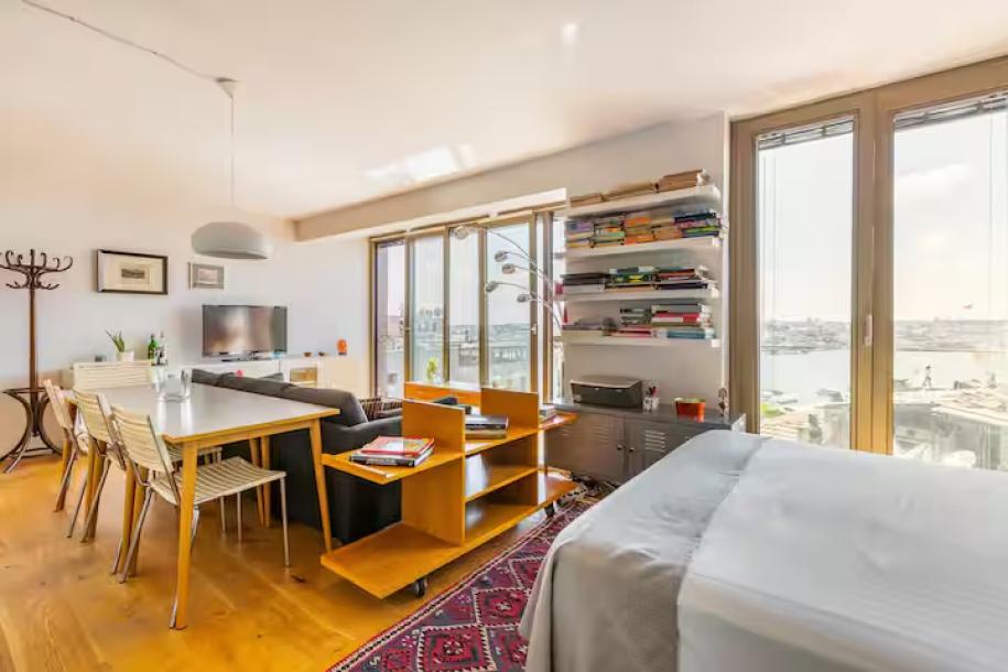 Centrally located sea views apartment-1