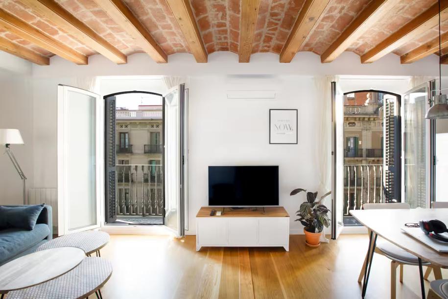 Casa Cipriani Eixample, managed by Super-Host-5