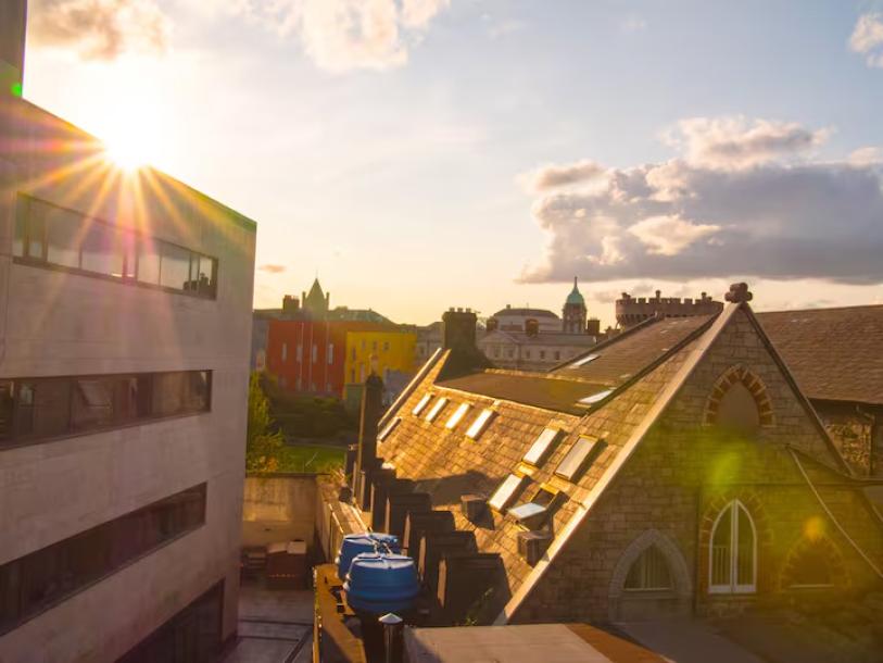Luxury George's St House with 4 Ensuites + Rooftop-6