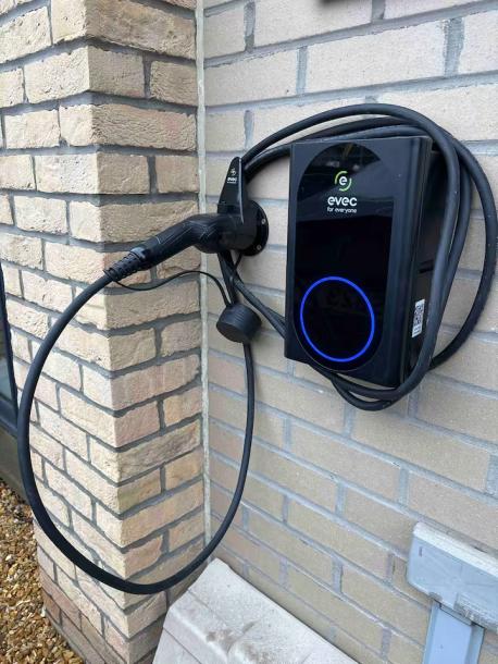 Private Floor of City Centre Townhouse/EV Charge-9