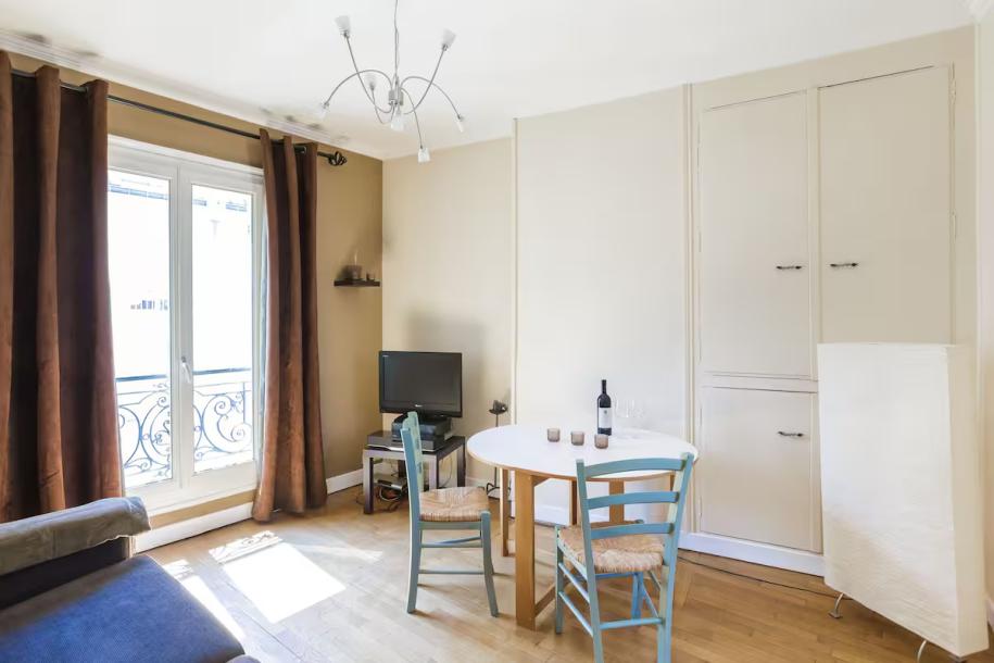 Cosy and quiet Parisian apartment paris-1