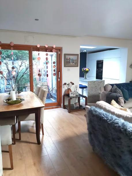 Stylish charming 2 bed mews, D4-0