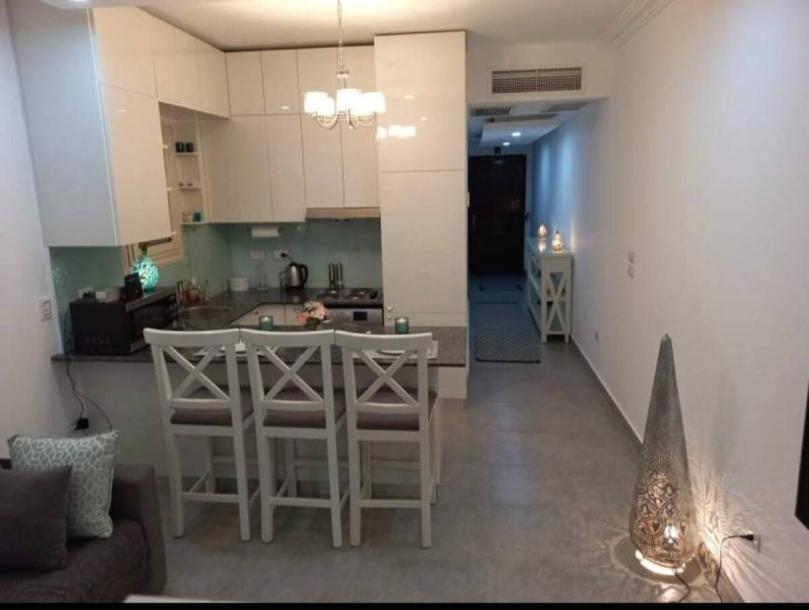 Modern Beachfront 1-Bedroom Apartment with Pool. egypt-4