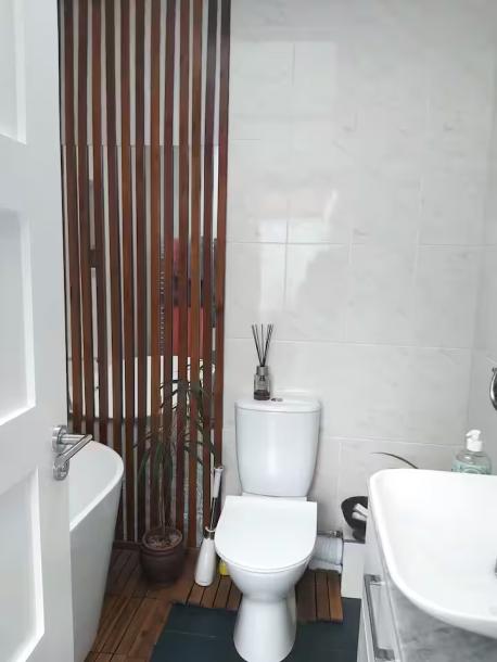 Stylish charming 2 bed mews, D4-11