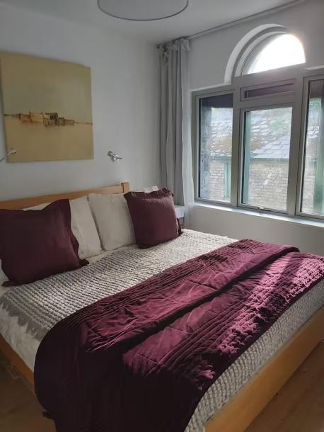 Stylish charming 2 bed mews, D4-7