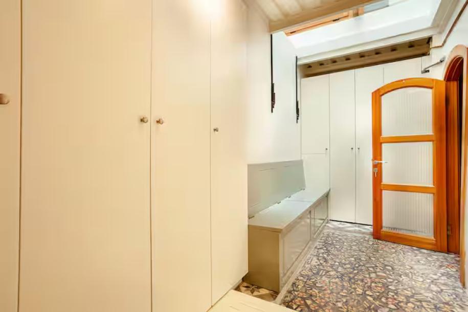 Private Entrance 2 Level Townhouse Loft Apt-4