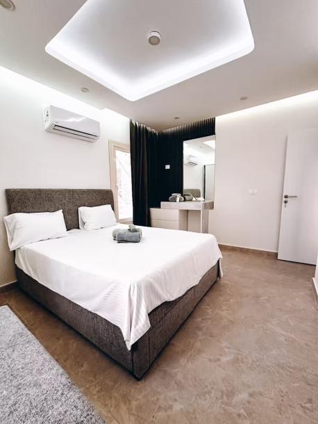 New lux 2 bedroom apartment 90m from the beach egypt-0