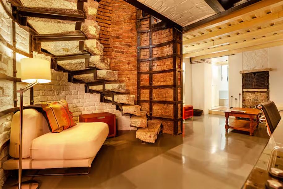 Private Entrance 2 Level Townhouse Loft Apt-2