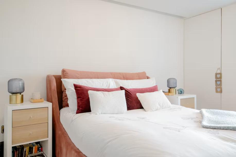 Luxury City Centre Apartment-4