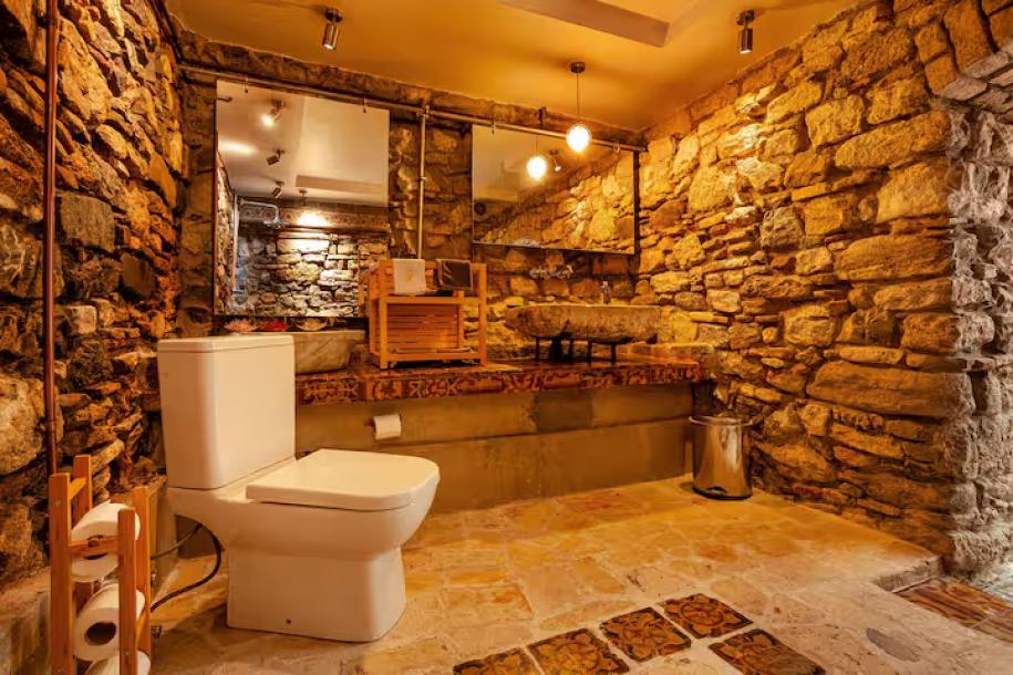 Private Entrance 2 Level Townhouse Loft Apt-5