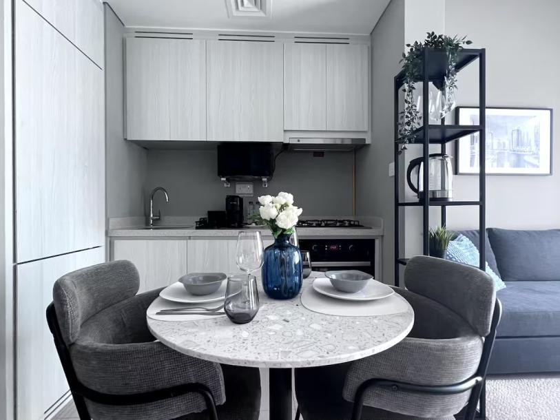 Ideal Urban Haven in Lively Business Bay-7
