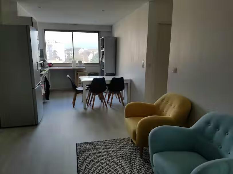 Chambre hyper centre near tram & Leman express-1