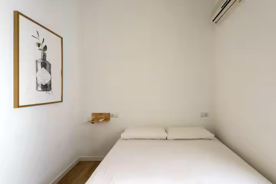 Lovely study in Malasaña spain madrid-3