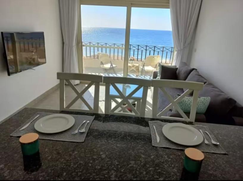 Modern Beachfront 1-Bedroom Apartment with Pool. egypt-1