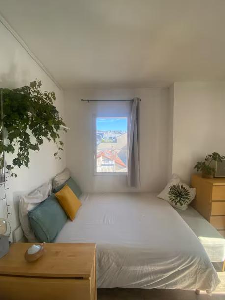 Charming central studio, quiet and bright-8