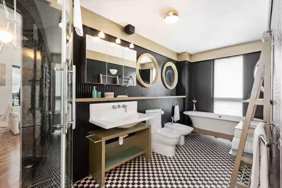 Grand Canal Dock Waterfront Luxury with Balcony-7