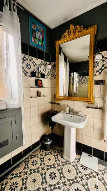 Charm, comfort and tradition close to Montmartre-4