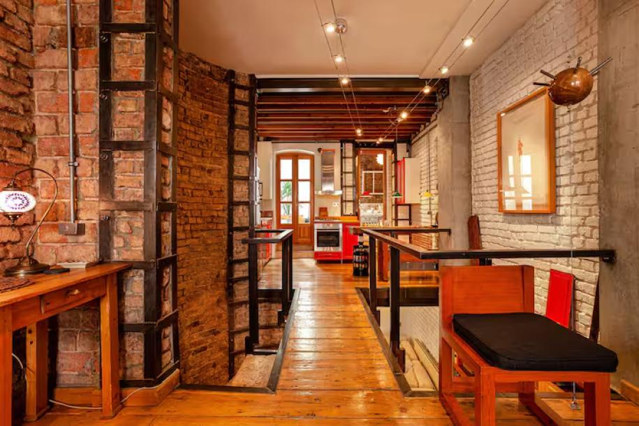 Private Entrance 2 Level Townhouse Loft Apt-7