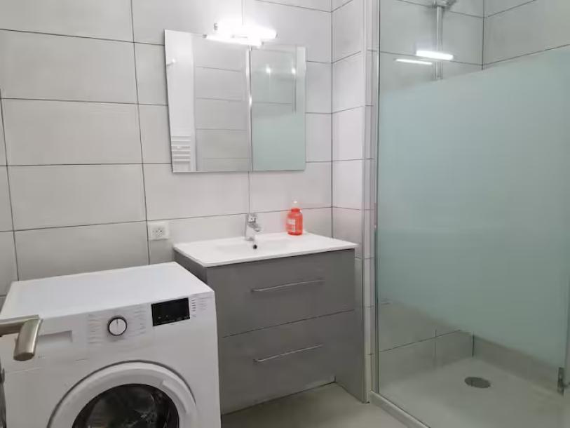 Chambre hyper centre near tram & Leman express-5