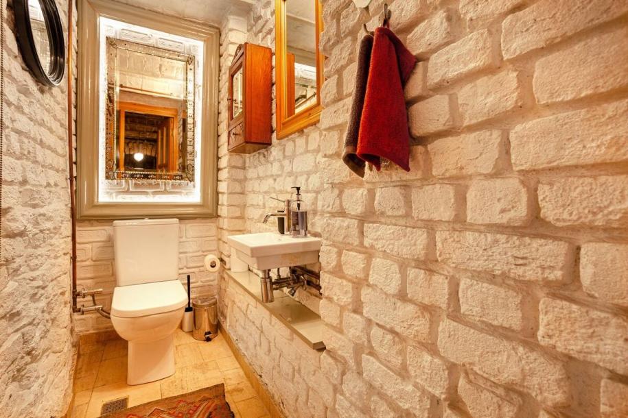 Private Entrance 2 Level Townhouse Loft Apt-8