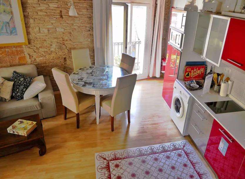 Explore Old Barcelona from a Loft-Style Studio-12
