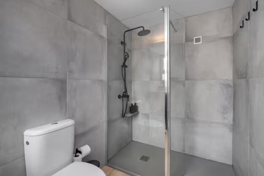 Stylish & Sunny Apt, Queen Bed, 5 min walk beach-10