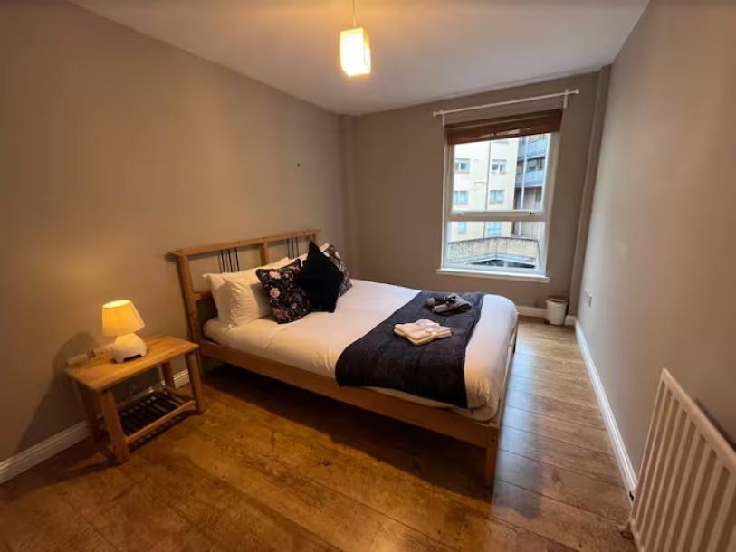 Delux 2-bed apartment, private parking garage-11