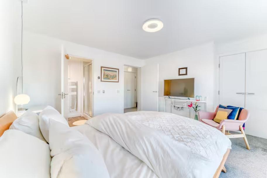 Private Floor of City Centre Townhouse/EV Charge-1