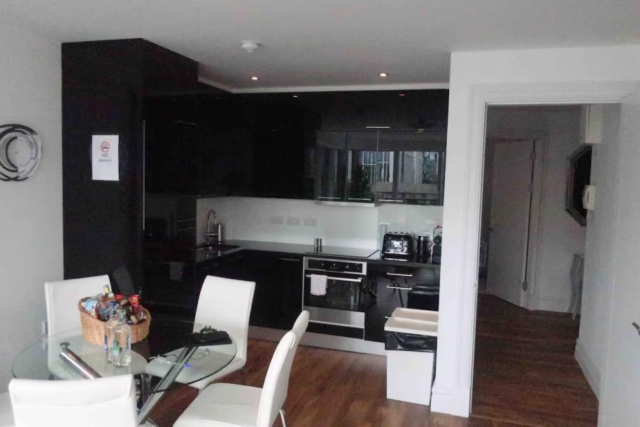 Grand Canal Dock Waterfront Luxury with Balcony-8