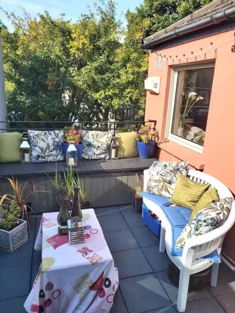 Stylish charming 2 bed mews, D4-15