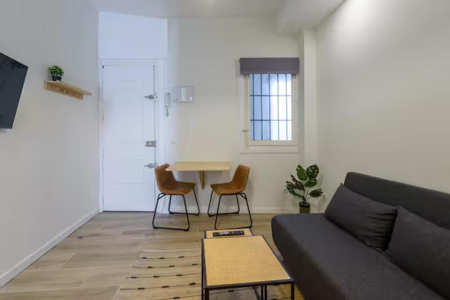 Lovely study in Malasaña spain madrid-16