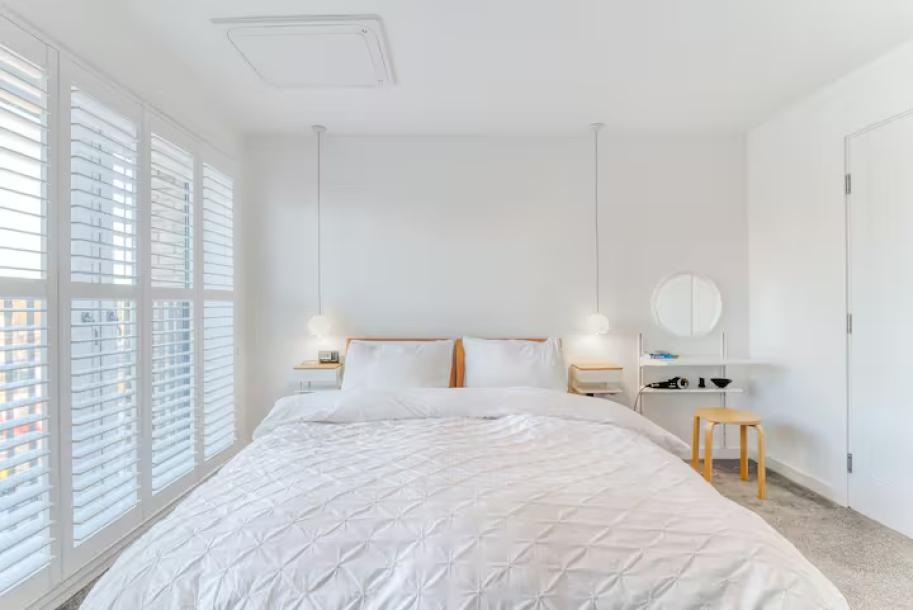 Private Floor of City Centre Townhouse/EV Charge-16