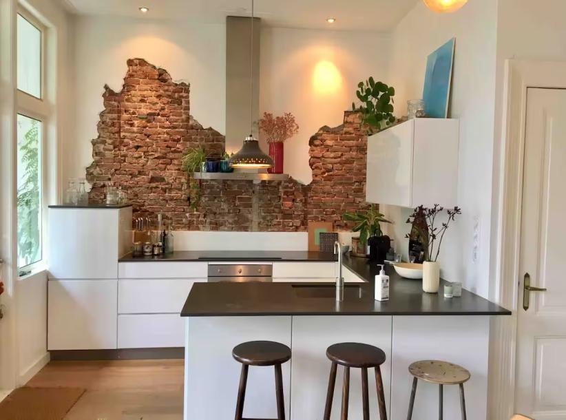 Spacious & stylish house at central station-17