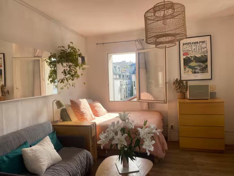 Charming central studio, quiet and bright-10