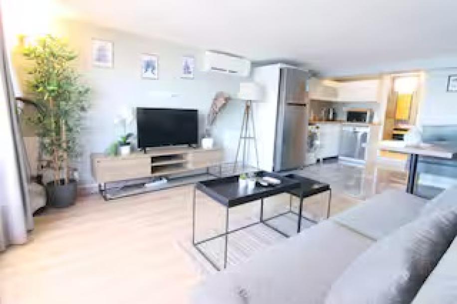 Luminous Flat With Breathtaking City View Terrace-11