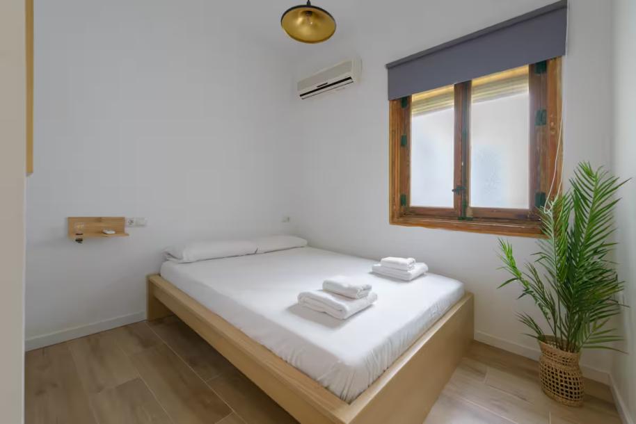 Lovely study in Malasaña spain madrid-17