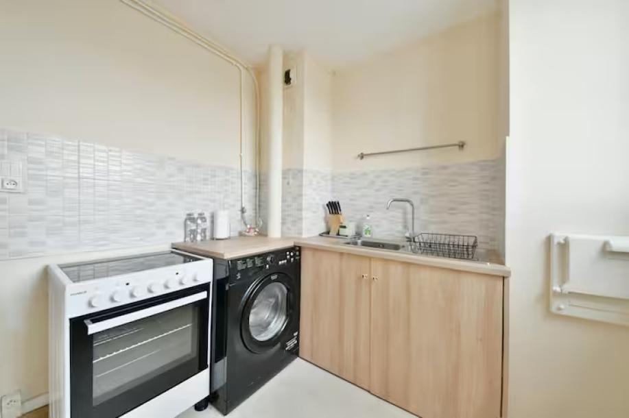 Vibrant 1BR with balcony and view of Eiffel Tower-12