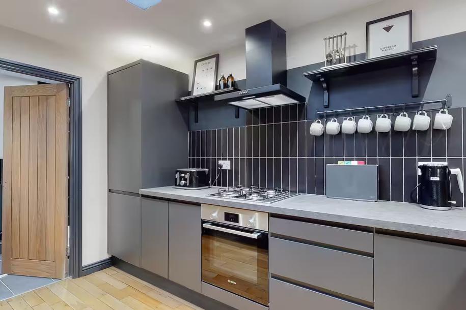 Wrights Terrace | Air Host & Stay | 4BR | Sleeps 8-14