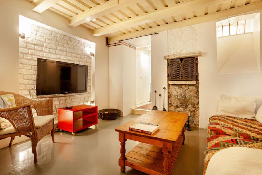 Private Entrance 2 Level Townhouse Loft Apt-13