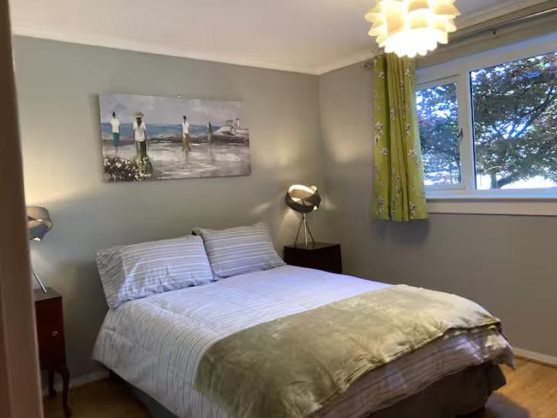 Clean, Comfy & Free Parking-8